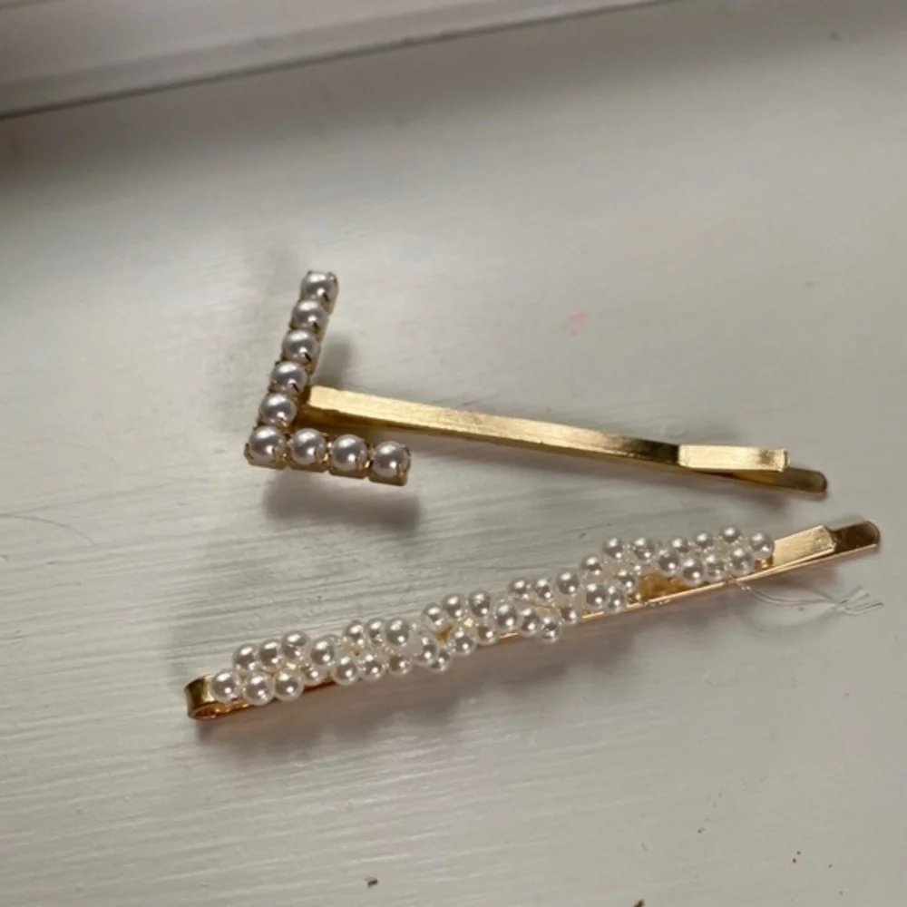 COPY - Anthropologie Monogram "L" Pearl Hair Clip… - Picture 3 of 4